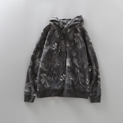 Небрежен дамски суичър с флорални мотиви