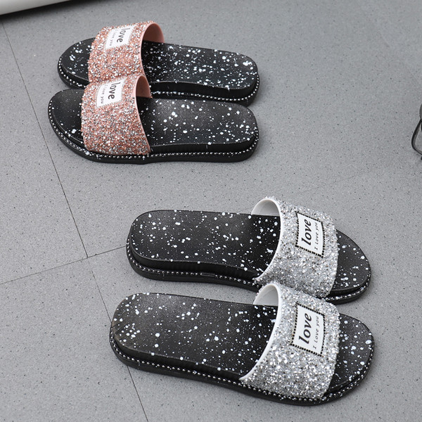 Лъскави дамски чехли с надпис в три цвята