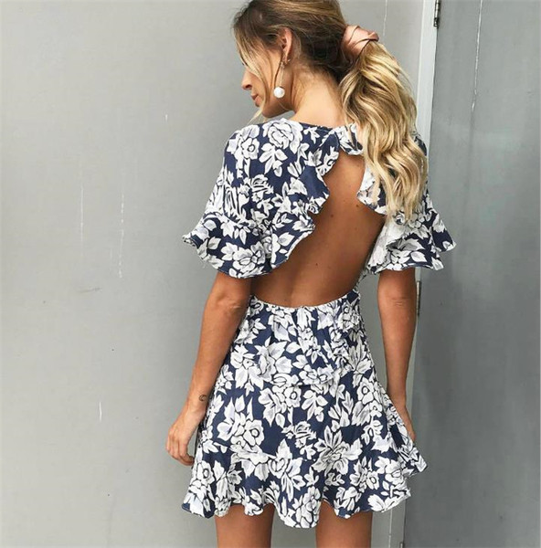 Актуална дамска лятна рокля с флорални мотиви 