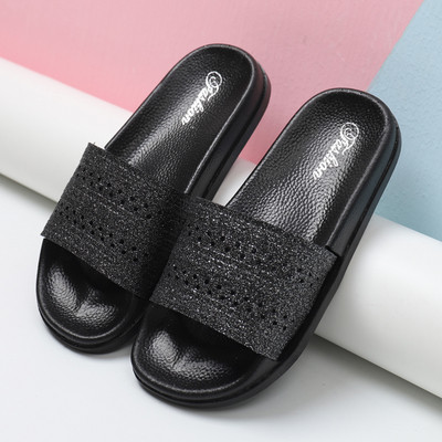 Καθημερινές γυναικείες παντόφλες σε χρυσό, ασήμι και μαύρο χρώμα