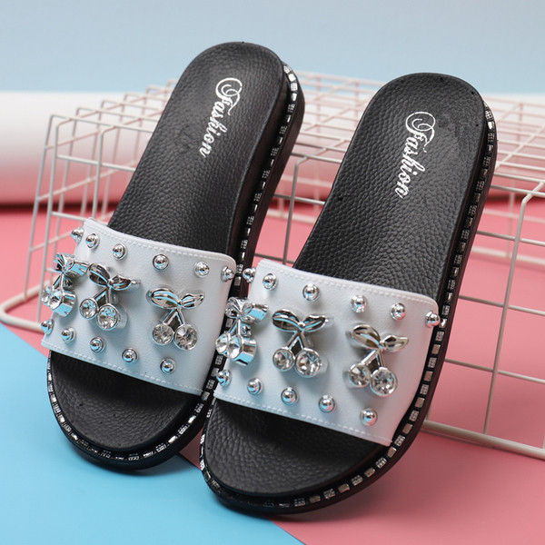 Модерни дамски чехли в три цвята с камъни