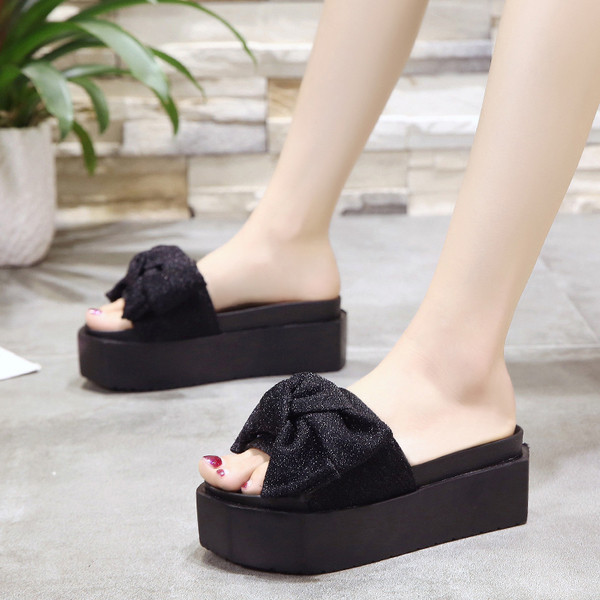 Стилни дамски чехли с платформа и панделка в черен и сив цвят