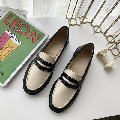 Стилни дамски мокасини в два цвята - заоблен модел