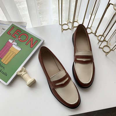 Стилни дамски мокасини в два цвята - заоблен модел