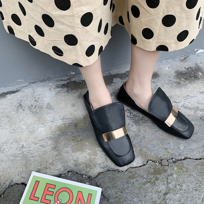 Дамски стилни мокасини с метална декорация в черен и бял цвят