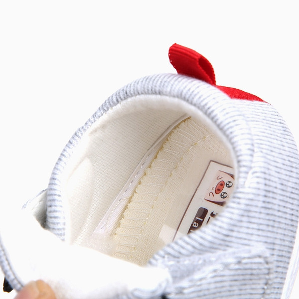 Бебешки обувки с лепенки и анимация в три цвята за момичета