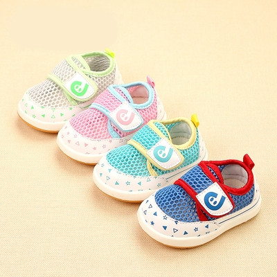 Бебешки обувки за момчета и момичета в няколко цвята с лепенки