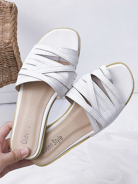 Модерни дамски чехли с равна подметка в бял цвят 