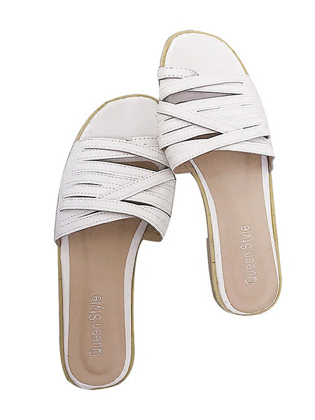 Модерни дамски чехли с равна подметка в бял цвят 