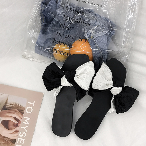 Ежедневни дамски чехли с панделка в черно-бял цвят