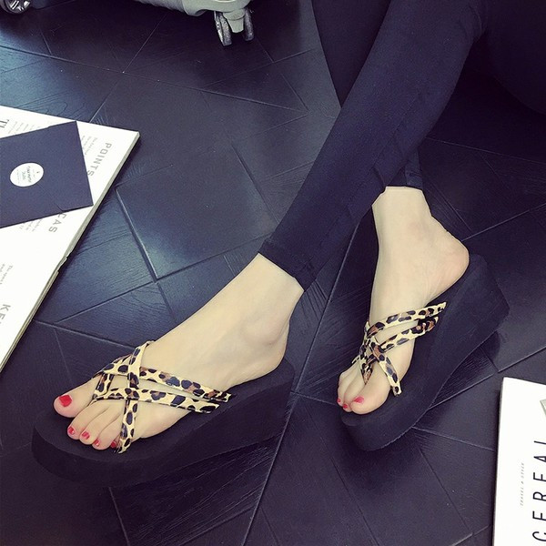 Актуални дамски чехли с тънки каишки в два цвята