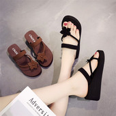 Дамски модерни чехли с 3D елемент и висока подметка в черен и кафяв цвят