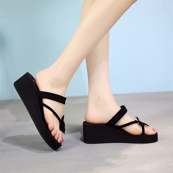 Дамски модерни чехли с 3D елемент и висока подметка в черен и кафяв цвят