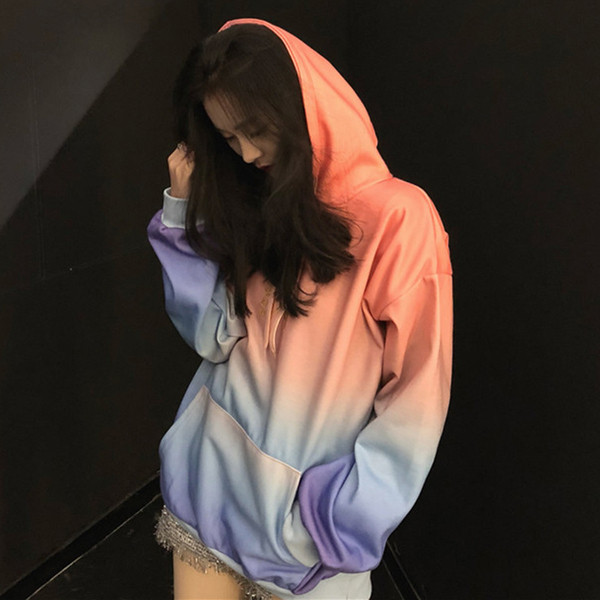 Актуален дамски суичър в преливащи цветове 