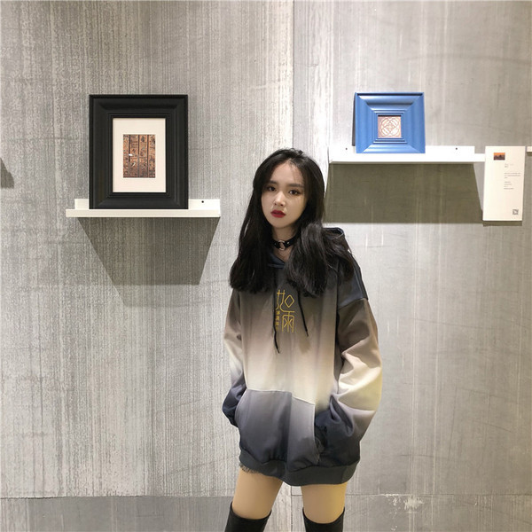 Актуален дамски суичър в преливащи цветове 