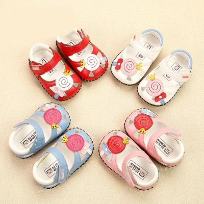 Бебешки обувки за момичета с декорация в няколко цвята
