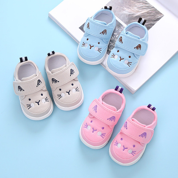 Пролетни бебешки обувки за момичета с декорация в няколко цвята