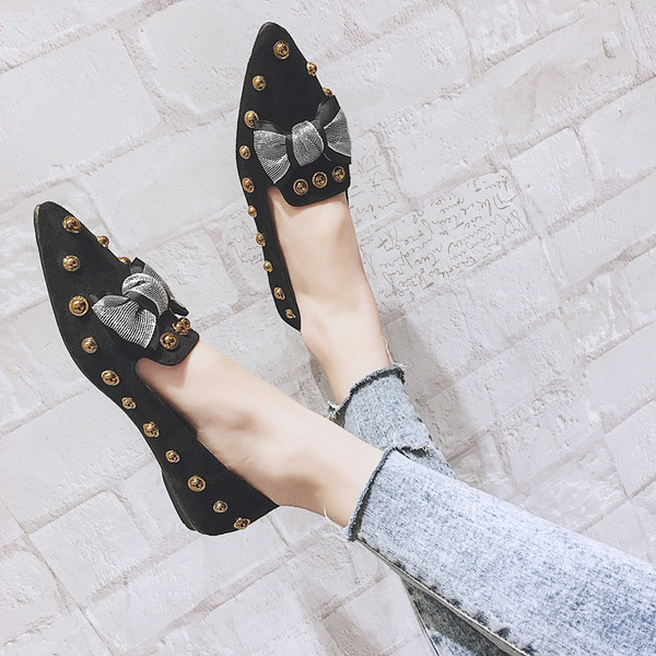 Актуални дамски мокасини с метални елементи и панделка в два цвята