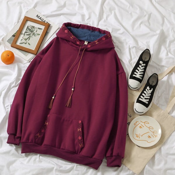 Модерен дамски суичър с бродерия в четири цвята