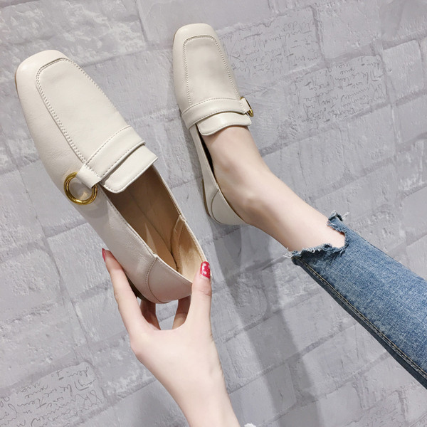 Стилни дамски мокасини от еко кожа в черен и бежов цвят - два модела