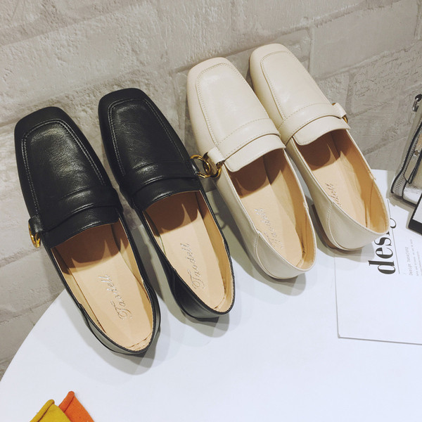 Стилни дамски мокасини от еко кожа в черен и бежов цвят - два модела