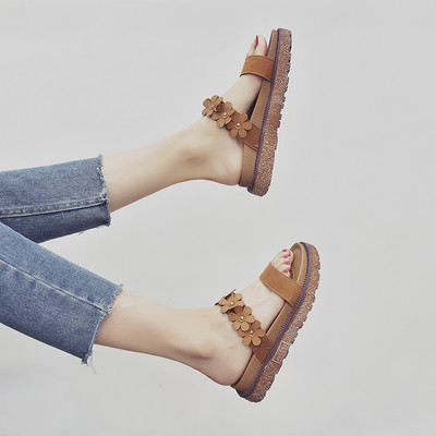 Модерни дамски чехли с флорални мотиви в три цвята