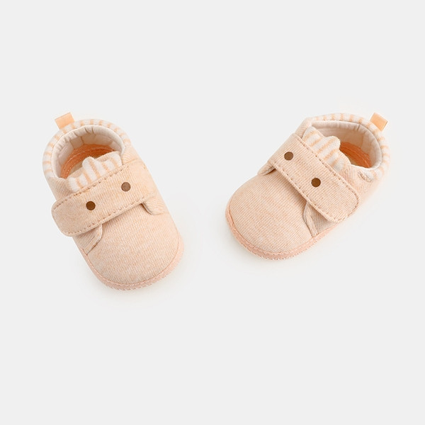 Бебешки обувки за момчета и момичета в няколко цвята с лепенка