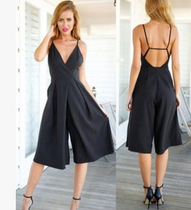 Модерен дамски летен гащеризон с дълбоко V-образно деколте в черен цвят