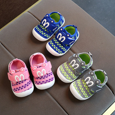 Бебешки обувки за момчета и момичета с лепенки в три цвята