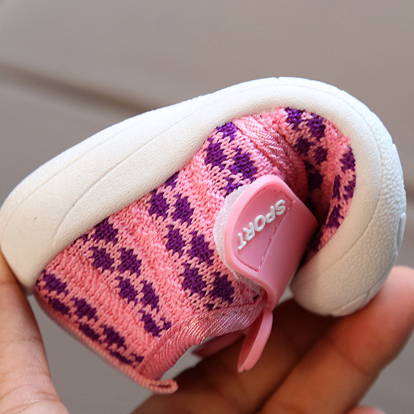 Бебешки обувки за момчета и момичета с лепенки в три цвята