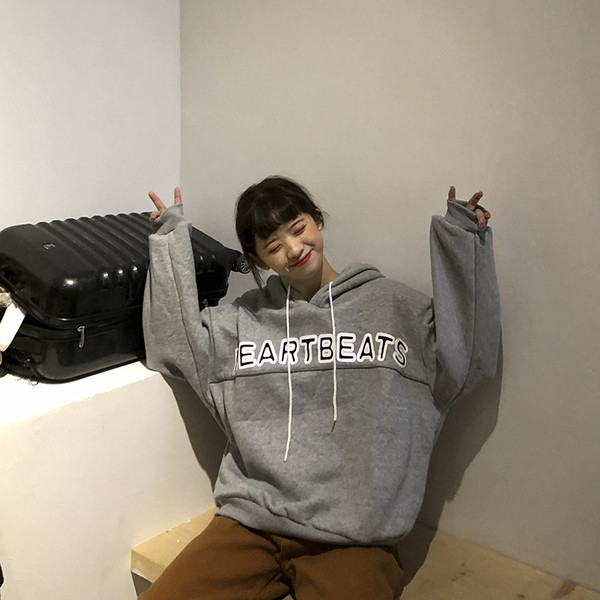 Спортно-ежедневен дамски суичър с надписи