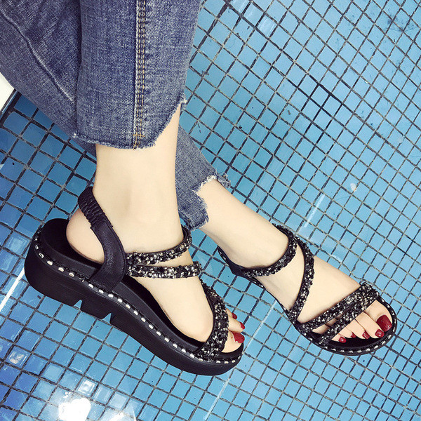 Модерни дамски сандали с камъни в черен и сребрист цвят