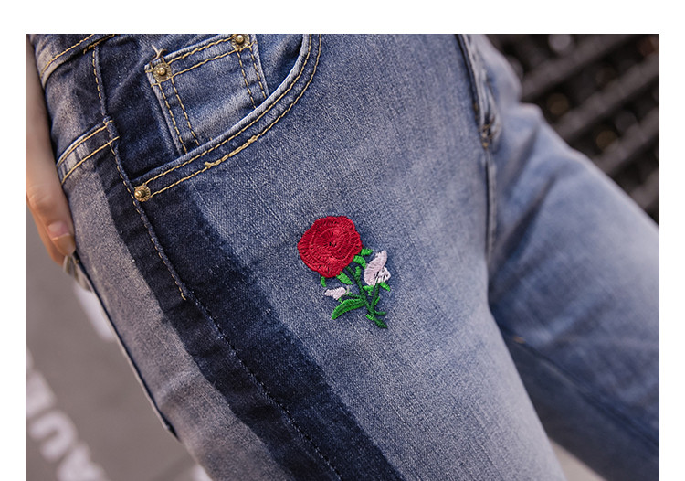 Дамски дънки ретро стил с висока талия и бродерия