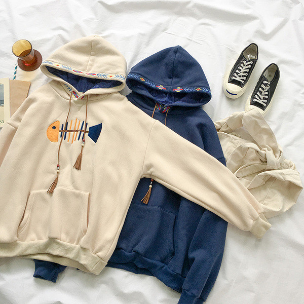 Ежедневен дамски суичър с бродерия в два цвята