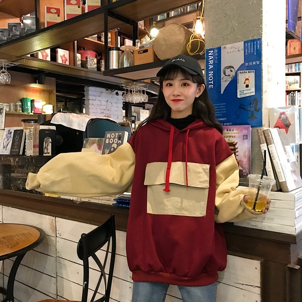 Ежедневен суичър в няколко цвята с декоративен джоб