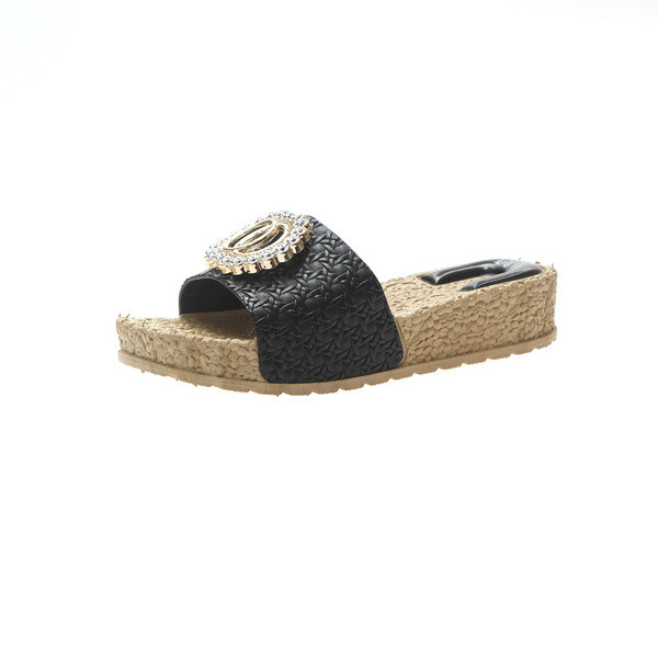 Ежедневни дамски чехли с метална декорация в няколко цвята