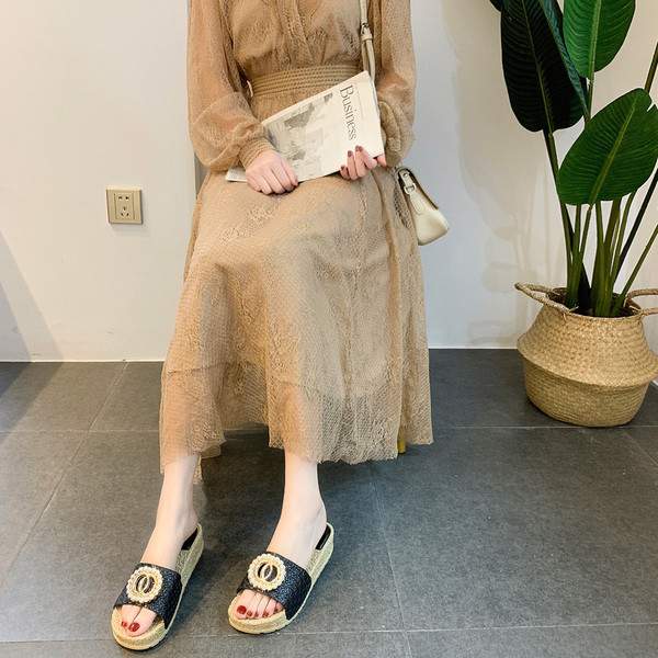 Ежедневни дамски чехли с метална декорация в няколко цвята