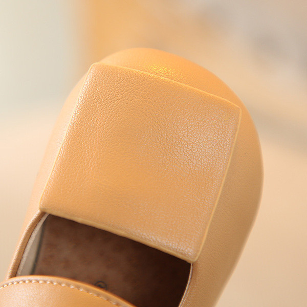 Бебешки обувки за момичета в сив и кафяв цвят с лепенка