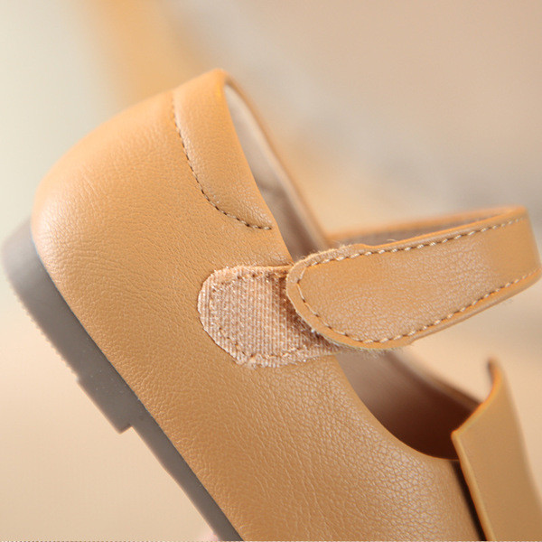 Бебешки обувки за момичета в сив и кафяв цвят с лепенка