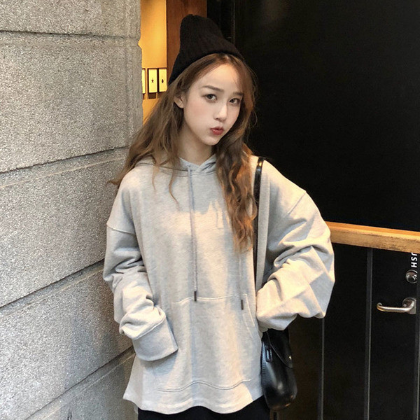 Ежедневен дамски суичър в сив цвят с интересен гръб