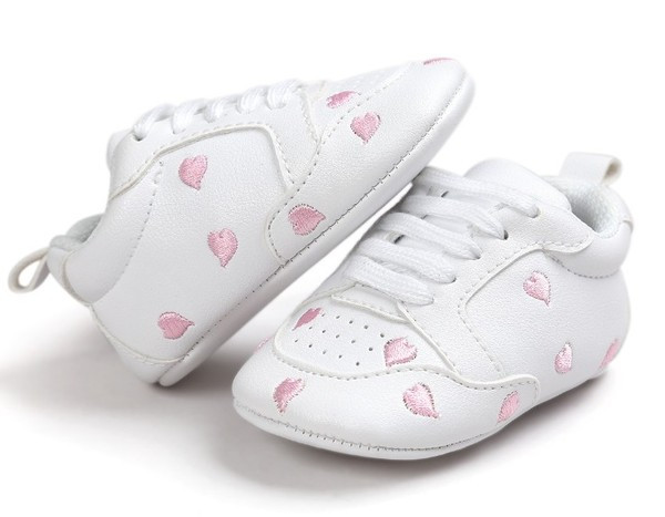 Бебешки обувки с връзки с декорация