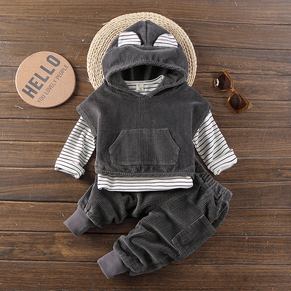 Модерен детски комплект от три части с 3D елемент подходящ и за момичета и момчета