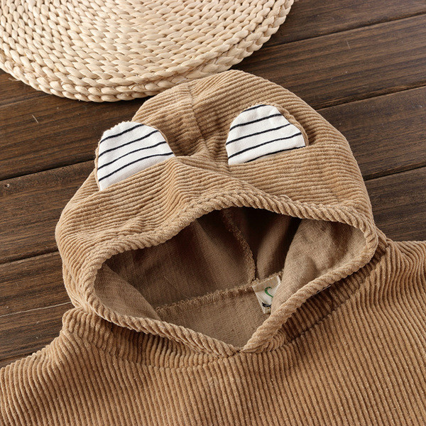 Модерен детски комплект от три части с 3D елемент подходящ и за момичета и момчета