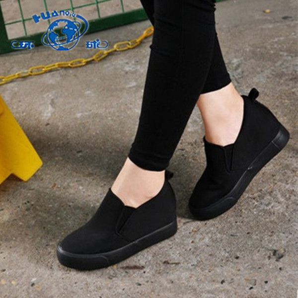 Изчистен модел дамски мокасини с вътрешна платформа в няколко цвят