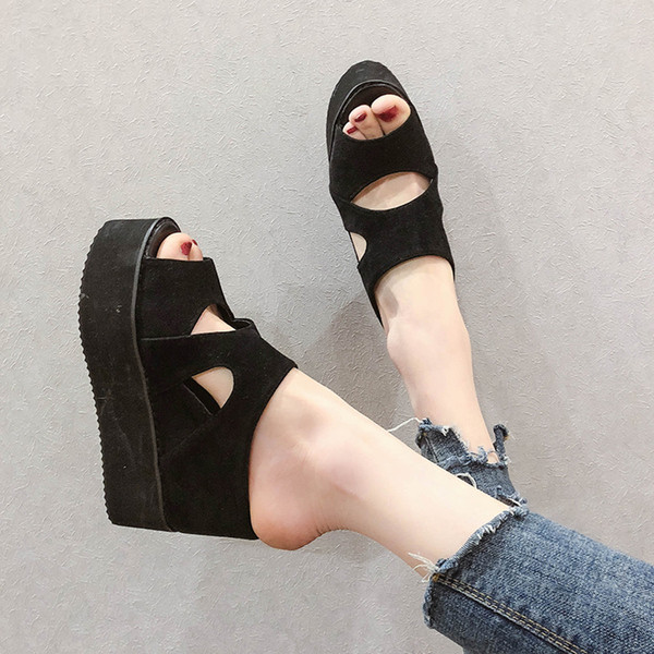 Нов модел дамски чехли с платформа в два модела