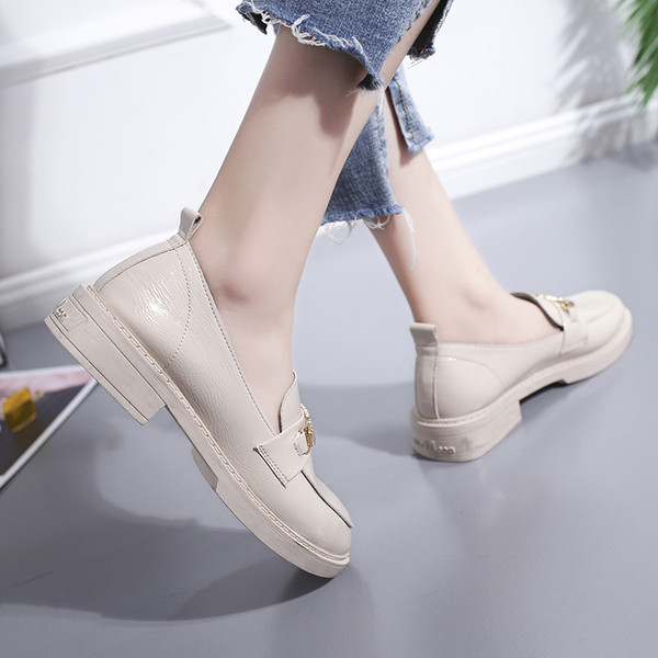 Стилни дамски мокасини в черен и бежов цвят