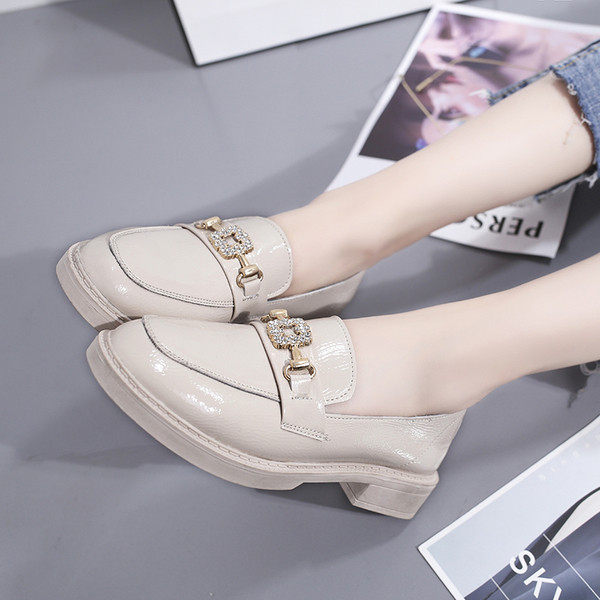 Стилни дамски мокасини в черен и бежов цвят