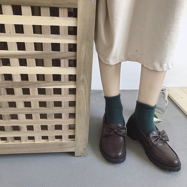 Дамски мокасини от еко кожа с панделка в черен и кафяв цвят