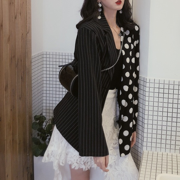 Нов модел дамско сако с V-образна яка 