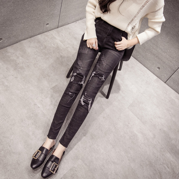Дамски модерни дънки модел Slim с разкъсани мотиви в черен цвят